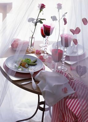 Цветочный букет как украшение романтического ужина