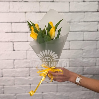 Букет 5 жёлтых тюльпанов 