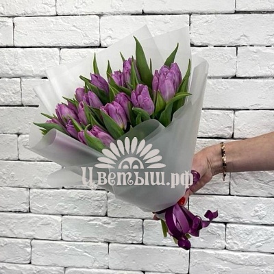 Букет 25 сиреневых тюльпанов 