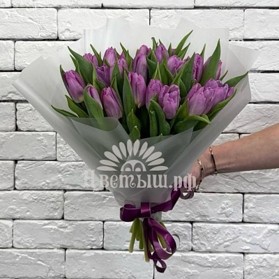 Букет 21 сиреневый тюльпан