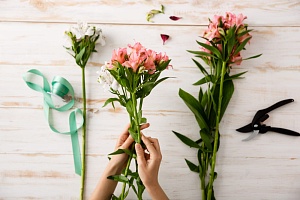 Продление жизни срезанной альстромерии в вазе