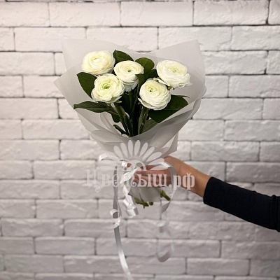 Букет из 5 белых ранункулюсов
