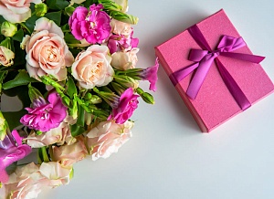 Букет цветов на День рождения: значение и правила цветочного этикета
