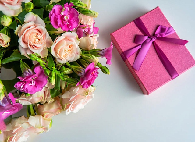 Букет цветов на День рождения: значение и правила цветочного этикета
