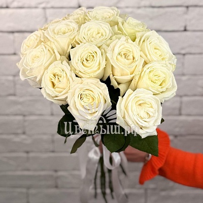 Букет 15 роз Эквадор «Playa Blanca»