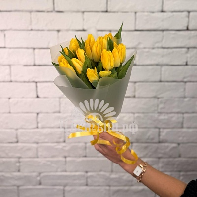 Букет 15 жёлтых тюльпанов 