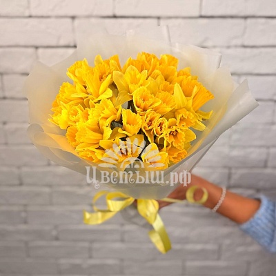 Букет из 33 нарциссов