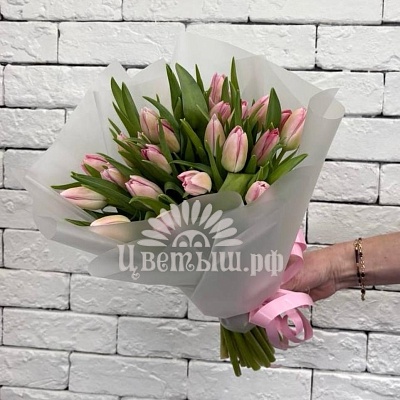 Букет 25 нежно-розовых тюльпанов 