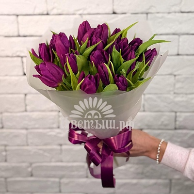 Букет 21 фиолетовый тюльпан