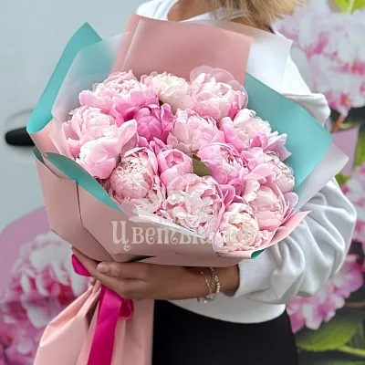 Букет 15 розовых пионов