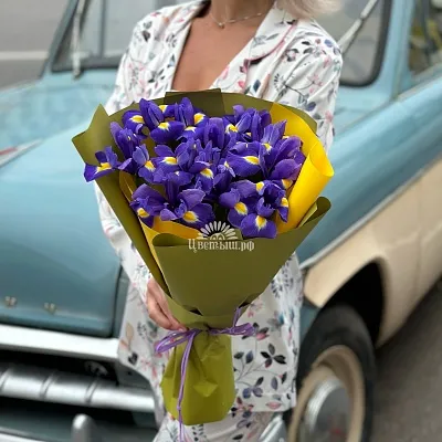 Букет 11 ирисов