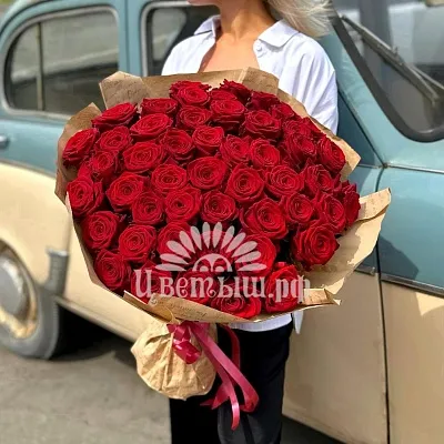 Букет 51 роза «Red Naomi»